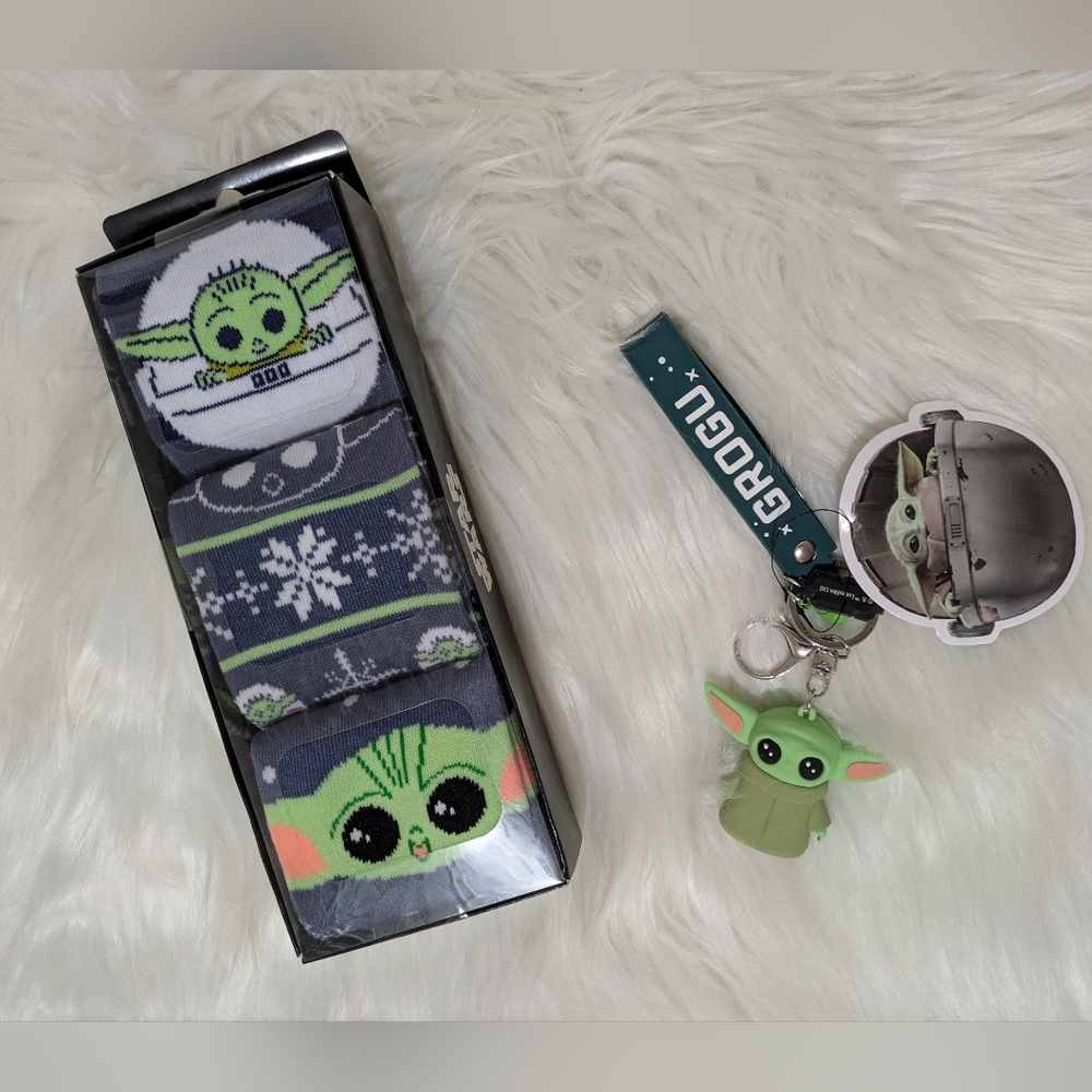 Disney Star Wars Grogu Socks Set & Baby Yoda Keychain Bag Charm Green Grey New!